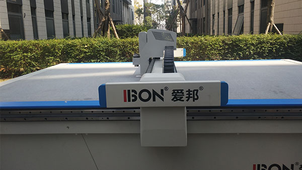 雙面羊絨裁剪機，皮草自動切割設備。